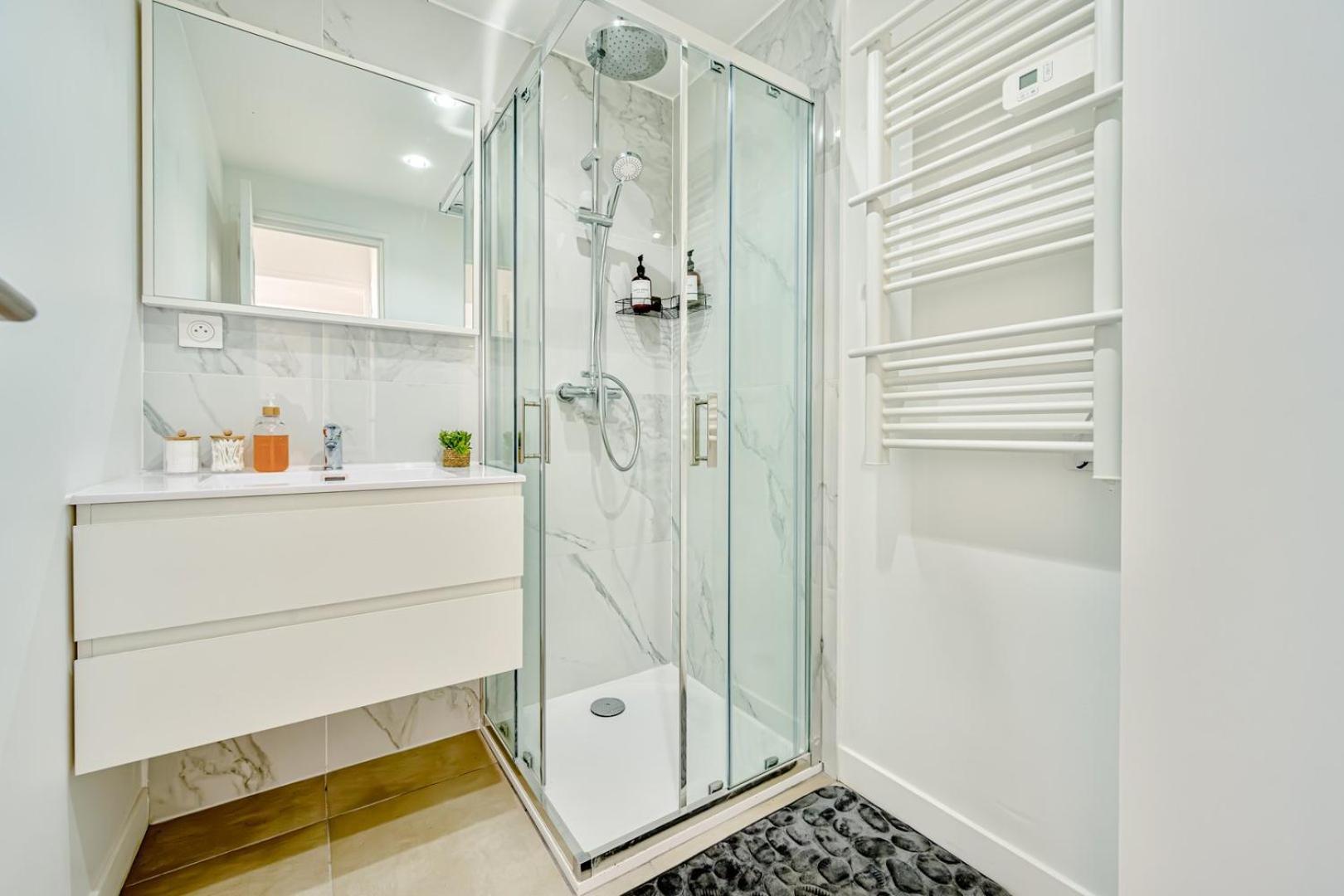 Air-Conditioned Apartment - Sea View Port تولون المظهر الخارجي الصورة