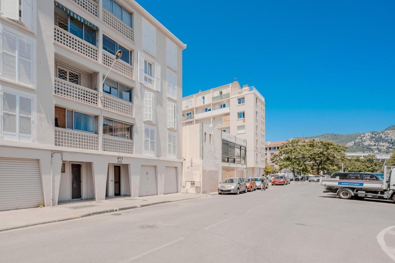 Air-Conditioned Apartment - Sea View Port تولون المظهر الخارجي الصورة